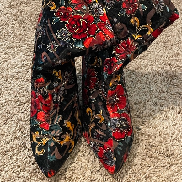 Velvet patterned booties - Picture 2 of 4